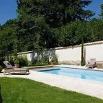 Les Hautes Bruyeres 3* Écully